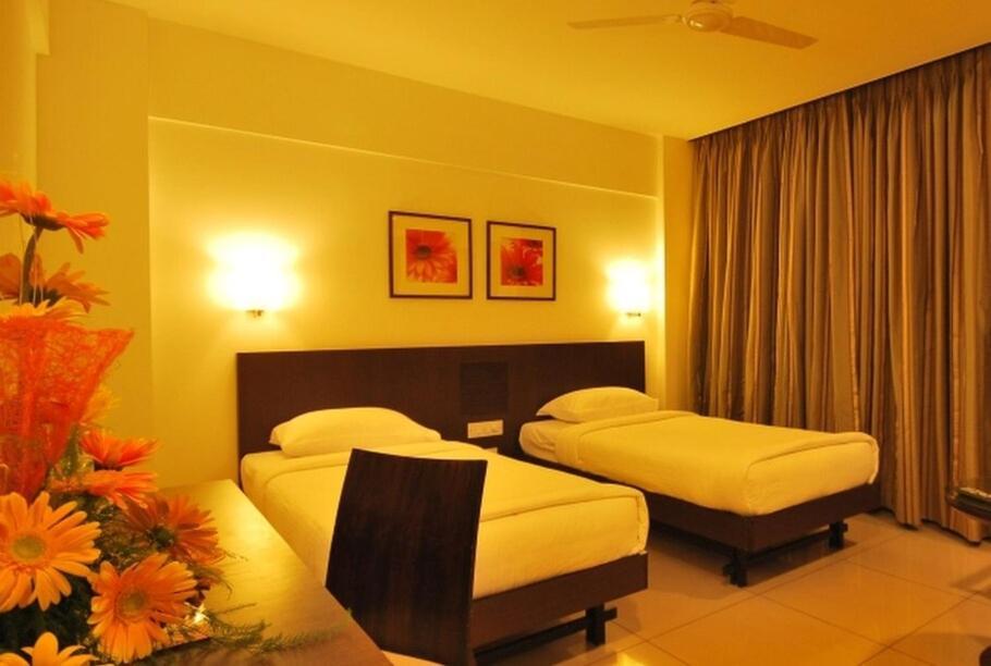 Hotel Manasi Inn Satara Exterior photo