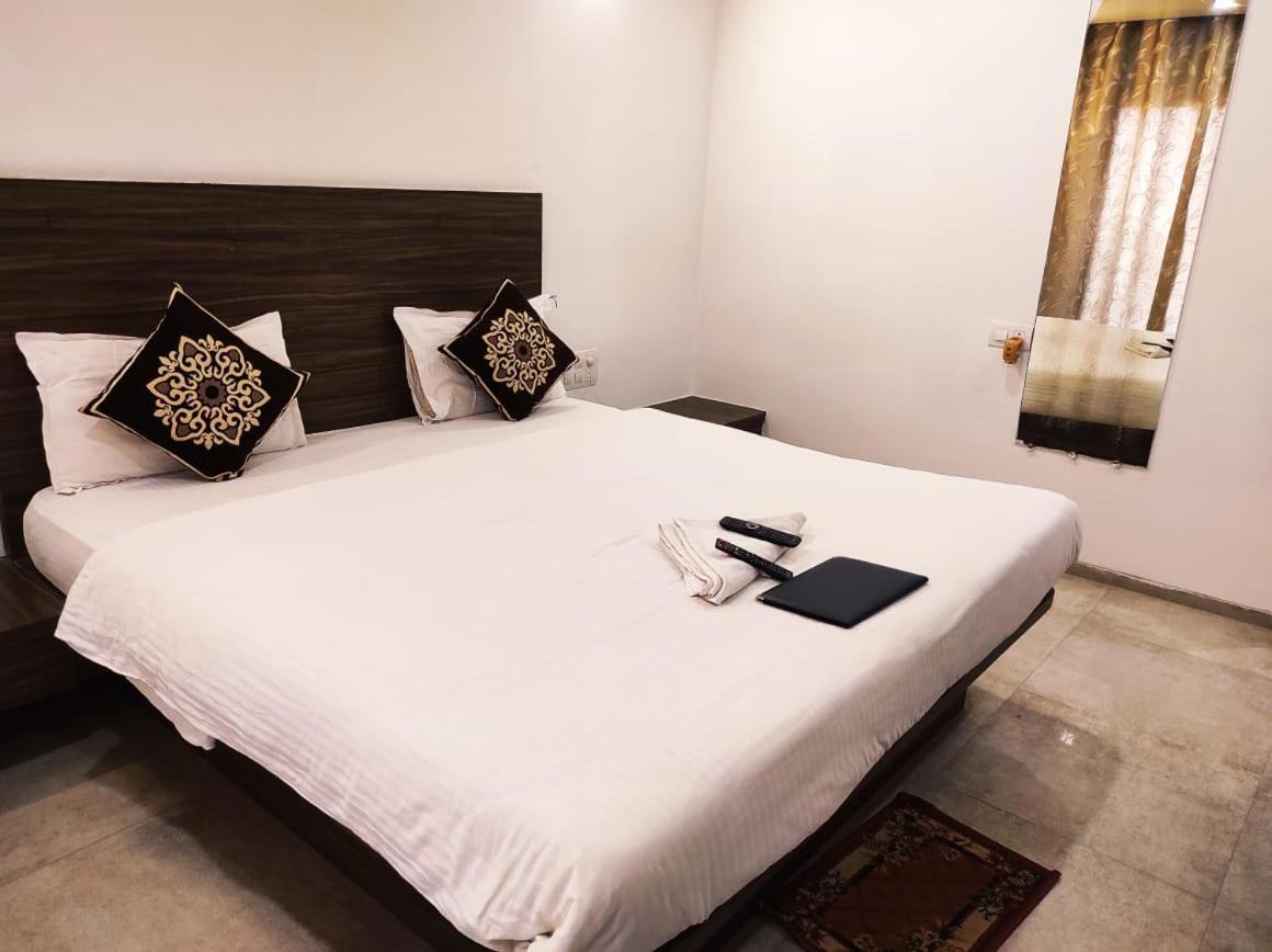 Hotel Manasi Inn Satara Exterior photo
