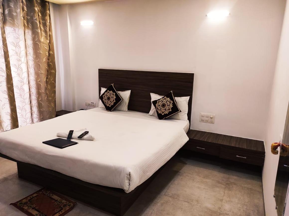 Hotel Manasi Inn Satara Exterior photo