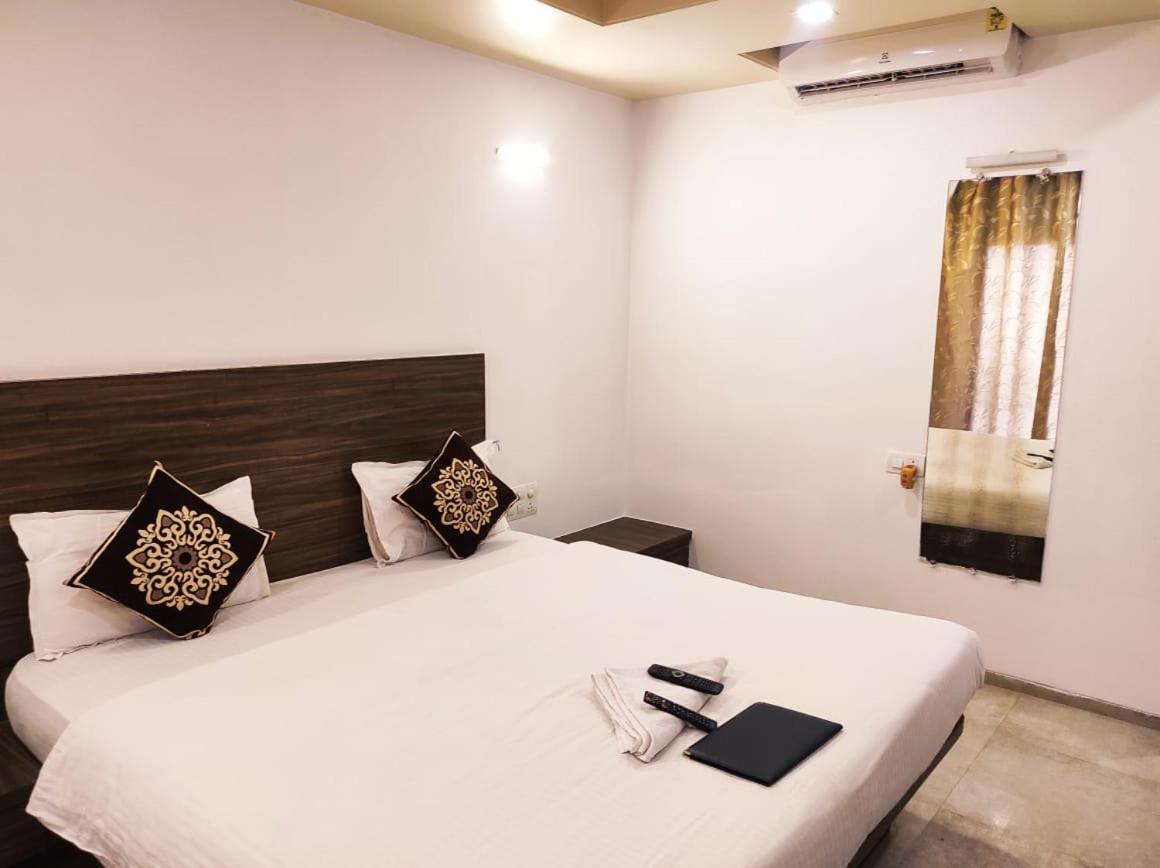Hotel Manasi Inn Satara Exterior photo