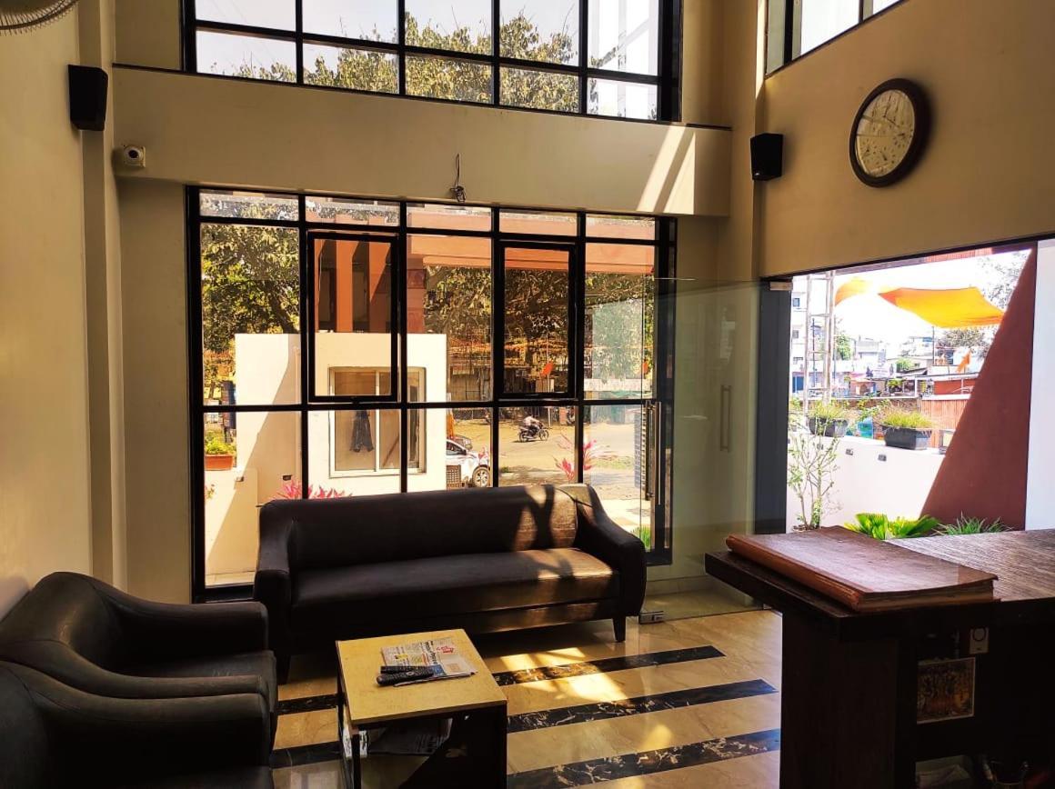 Hotel Manasi Inn Satara Exterior photo