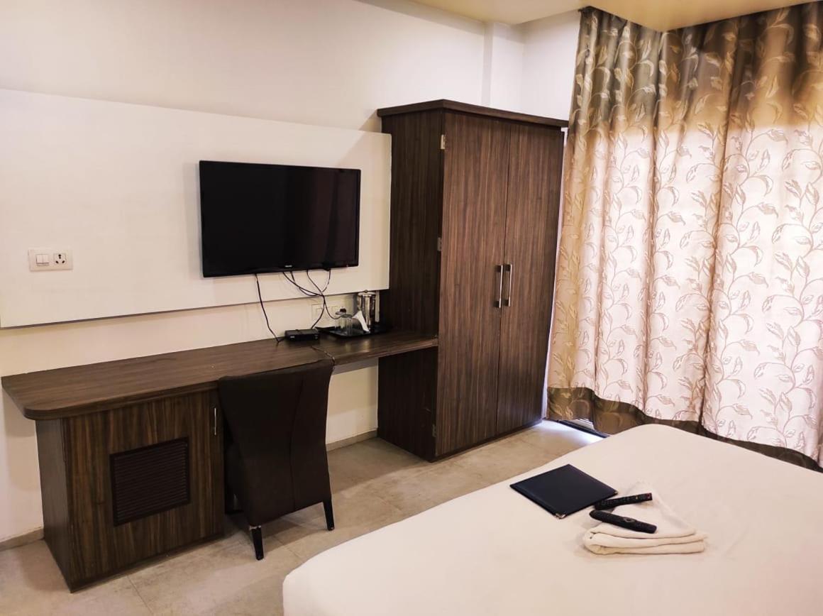 Hotel Manasi Inn Satara Exterior photo