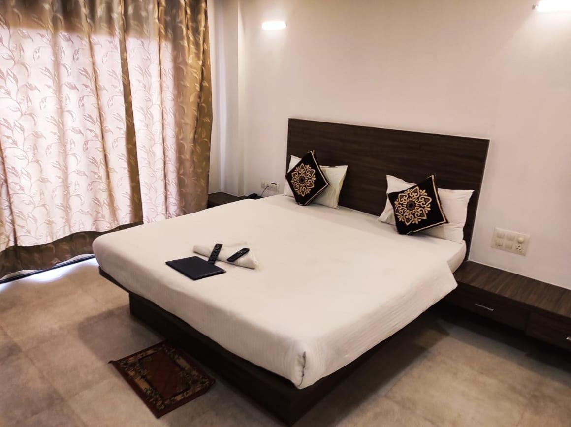 Hotel Manasi Inn Satara Exterior photo